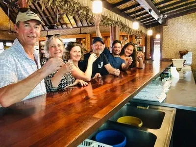 Safari Tropical Tours à Moorea - dégustation à l'usine Rotui